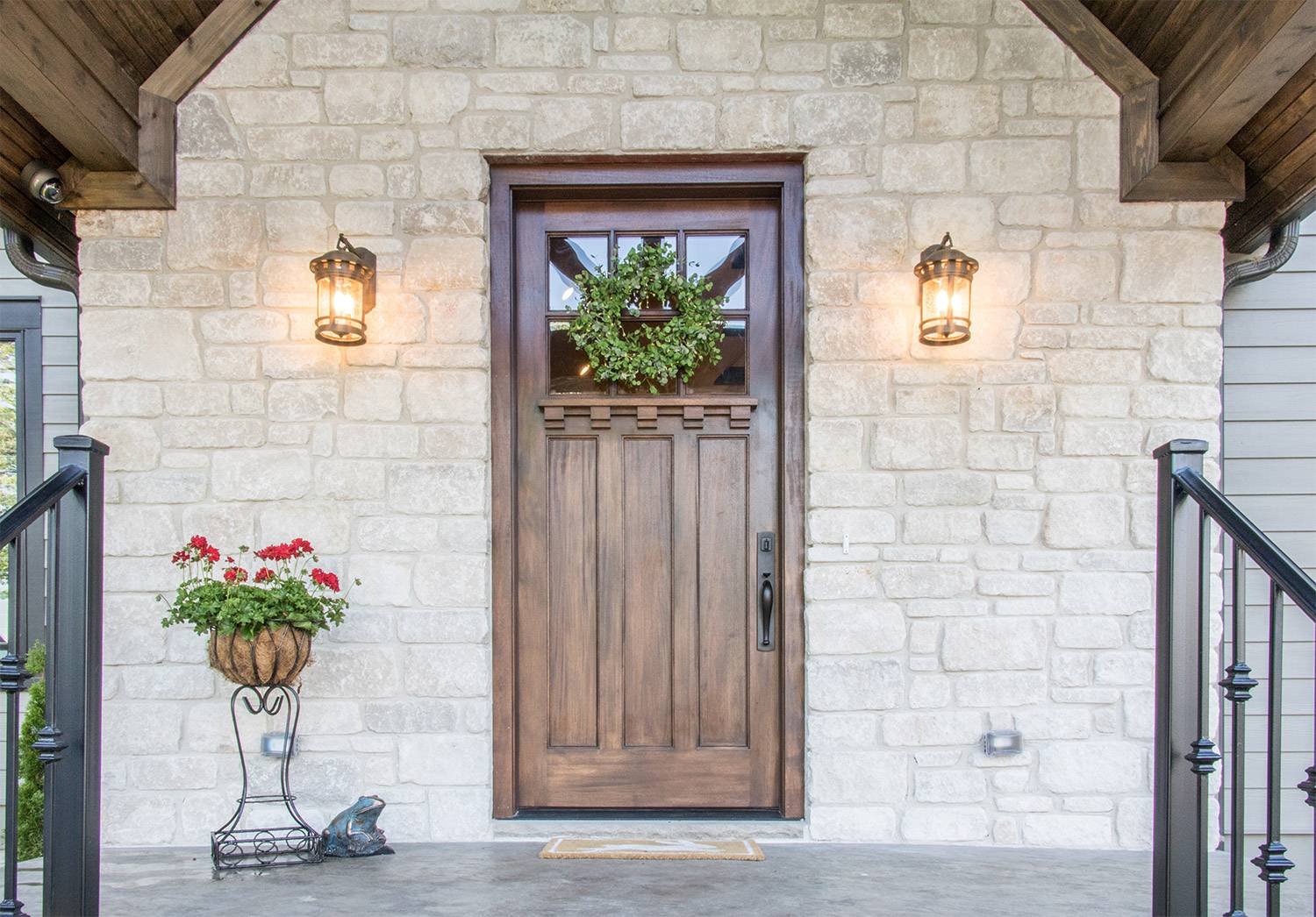 Read more about the article Enhance the Look of Your Home or Business with Replacement Doors